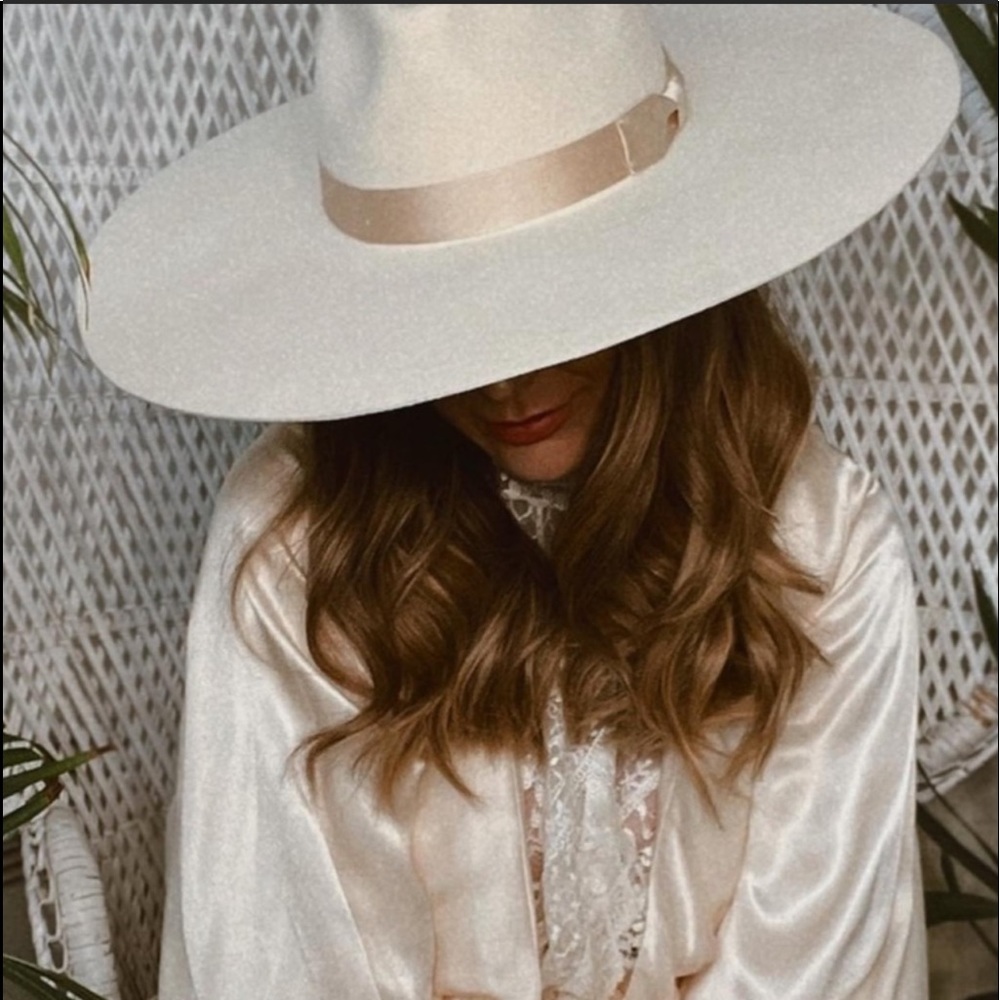 LACK OF COLOR MONTANA IVORY OFF WHITE BONE WIDE OVERSIZED BRIM FEDORA HAT MEDIUM